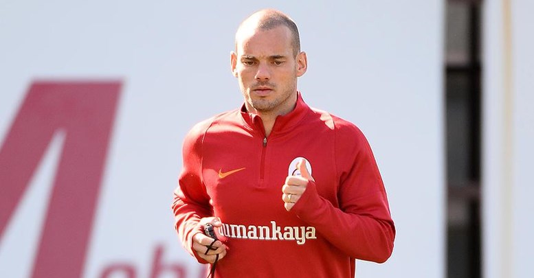 Galatasaray'da Sneijder'in tedavisi sürüyor