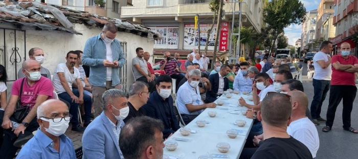 Gazi Mahallesi Muhtarı Ümit Doğan,5 bin kişiye aşure ikramında bulundu