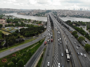 Haliç Köprüsü’Nde Hafriyat Kamyonunda Yangın Çıktı
