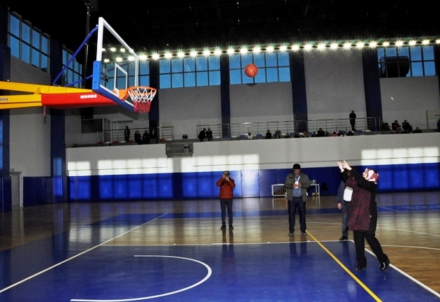 Hamza Yerlikaya Spor kompleksini ziyaret etti.