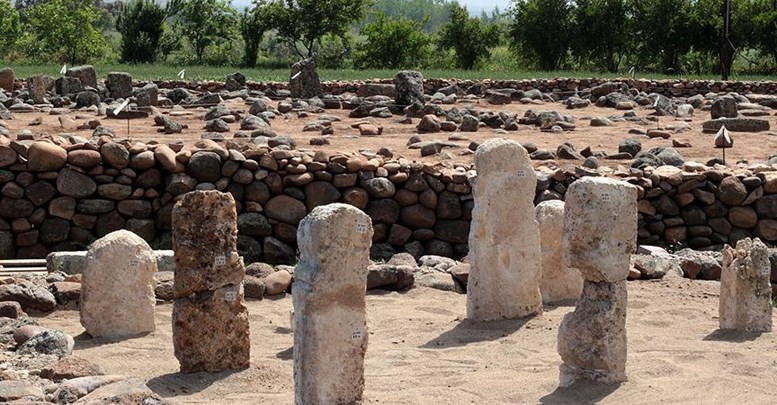 Hatay'da Kayı Boyu damgalı mezar taşları bulundu