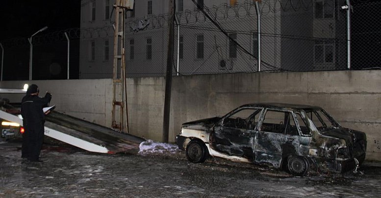 Hatay'da Suriye plakalı şüpheli araç patlatıldı