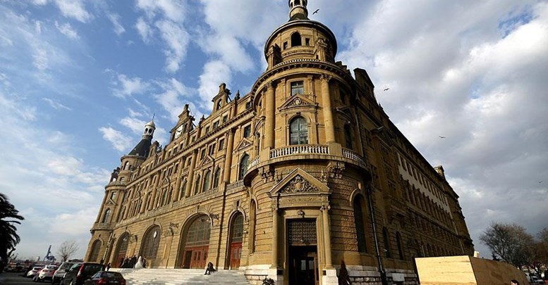 Haydarpaşa kum zeminde yıllara meydan okuyor