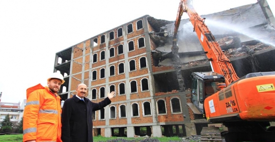 Sultangazi’ye İmam Hatip Lisesi yapılacak.