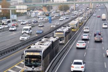 İbb’Den Metrobüs Durakları Arasında Ulaşıma Yüzde 79 Oranında Zam
