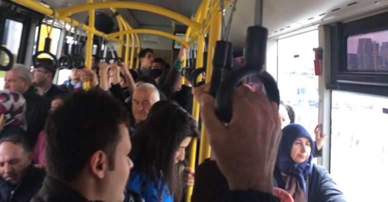 İETT  ve Metrobüslerde  tıka basa yolculuk artarak devam ediyor! 