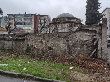 Iı. Beyazid’İn Sütannesinin Türbesi Harabeye Döndü
