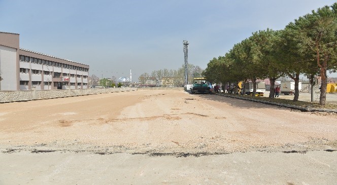 İngöl  Pazar  Alanı  Yeniden  Düzenleniyor