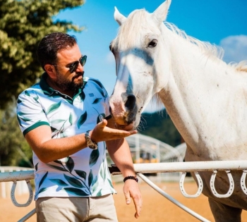 İşadamlığını Bırakıp Müzisyen Olmayı Seçti
