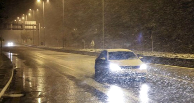 İstanbul'a Mevsimin İlk Karı Düştü 