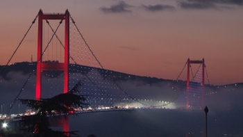 İstanbul Boğazı’Nda Sabah Saatlerinde Etkili Olan Sis Kartpostallık Görüntüler Oluşturdu
