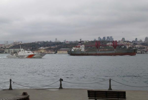 İstanbul Boğazı'ndan geniş güvenlik önlemleri altında geçti