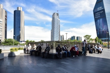 İstanbul’Da 65 Yaş Ve Üstü Vatandaşlar Dördüncü Kez Sokağa Çıktı
