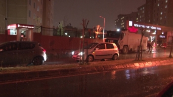 İstanbul’Da Akşam Saatlerinde Dolu Yağışı Etkili Oldu
