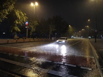 İstanbul’Da Gece Saatlerinde Şiddetli Yağmur Etkili Oluyor
