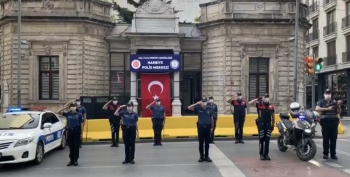 İstanbul’Da Polis Merkezlerinde “Sosyal Mesafeli” 19 Mayıs Kutlaması
