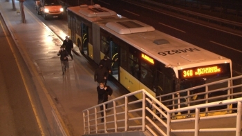 İstanbul’Da Sokağa Çıkma Kısıtlamasının Sona Ermesiyle Yollarda Hareketlilik Başladı
