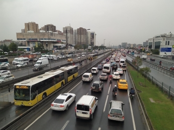 İstanbul’Da Trafik Durma Noktasına Geldi
