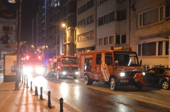 İstanbul Devlet Tiyatrosunda Çıkan Yangın Paniğe Neden Oldu
