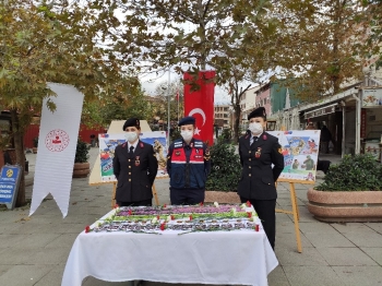 İstanbul Jandarması Kadınlara “Kades” Uygulamasını Tanıttı
