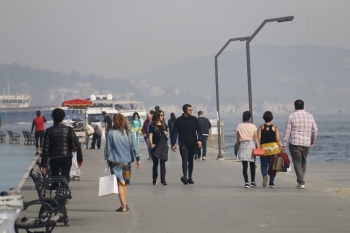 İstanbul Sahillerinde Maskesiz Ve Sosyal Mesafesiz Yoğunluk
