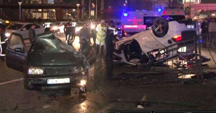 İstanbul'un göbeğinde feci kaza!.. 1ölü, 2 yaralı!