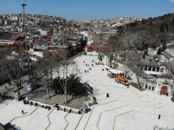 İstanbul’Un Tarihi Camileri Boş Kaldı
