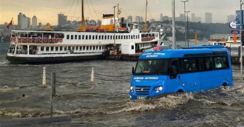 İstanbul yağmura teslim oldu