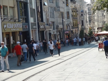 İstiklal Caddesi’Nde Maske Ve Sosyal  Mesafe Denetimi
