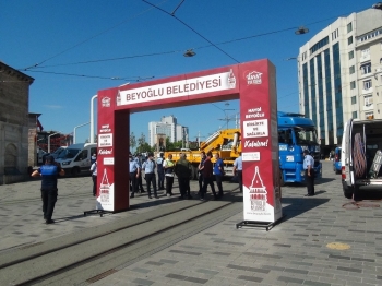 İstiklal Caddesi’Nde Zabıtalar Arasında Gerginlik
