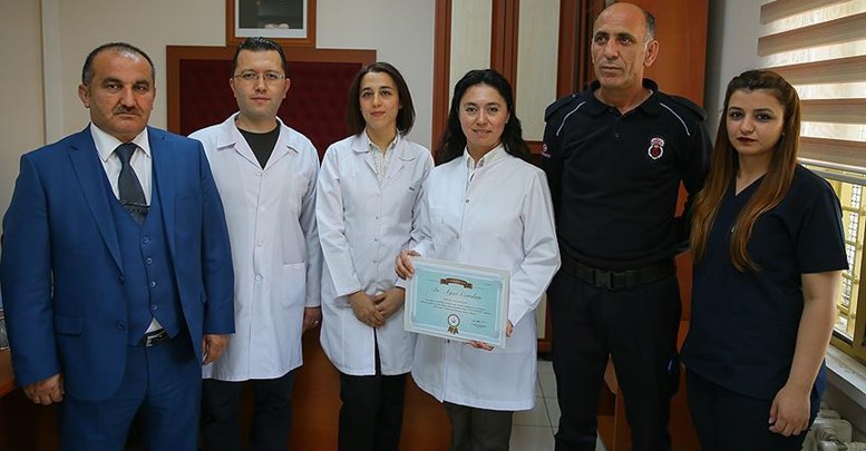 İzmir'de "yılın doktoru" cezaevinden çıktı