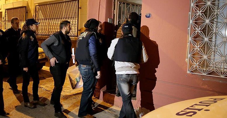 İzmir'de bombacılar yakalandı