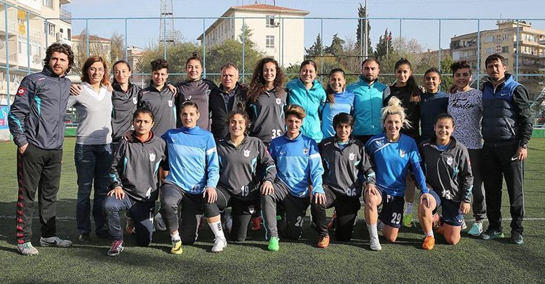 İzmir'de futbol kadınlardan sorulur