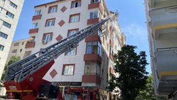 Kadıköy’De Yangından Bir Bebek Bir Yaşlı Vatandaş Son Anda Kurtarıldı
