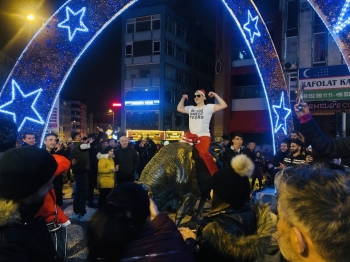 Kadıköy’De Yeni Yıla Şınav Çekerek Girdiler
