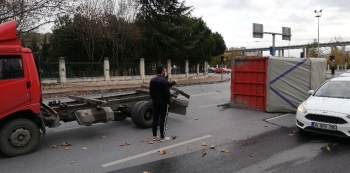 Kağıthane’De Sürücüyü Şaşırtan Kaza
