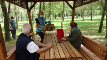 Kağıthane’De Yaşlılara Ramazan Bayramı Öncesi Lokum Hediyesi
