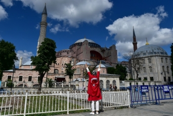 Karar Sonrası Ayasofya’Da Dua Ettiler
