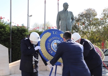 Kartal’Da Atatürk Anıtı’Na Çelenk Koyma Törenine Sınırlı Katılım
