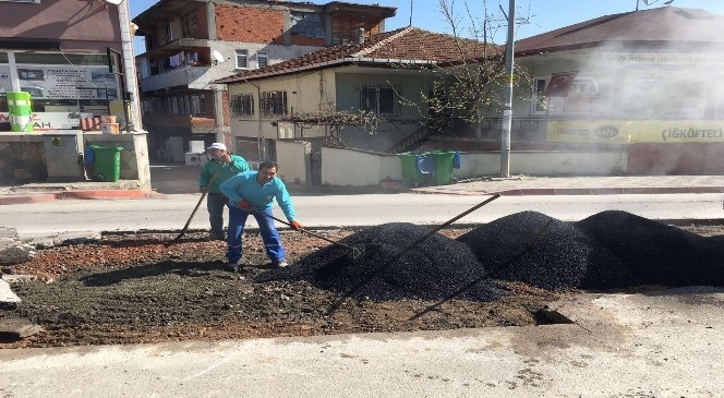 Kartepe'de  Asfalt  Yama  Çalışmaları  Sürüyor