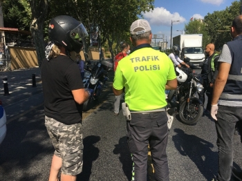 Kask Takmayan, Ehliyeti Olmayan Motosiklet Sürücülerine Ceza
