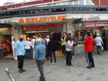 Kısıtlama Sonrası Taksim Meydanı Ve İstiklal Caddesi’Nde Hareketlilik
