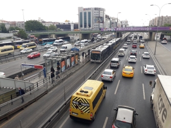 Kısıtlama Sonrası Trafikte Yoğunluk Oluştu
