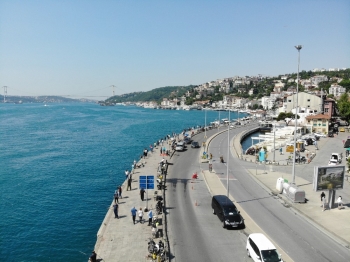 Kısıtlamanın Olmadığı İlk Haftasonu Vatandaşlar Bebek Sahile Akın Etti, Trafik Kilitlendi
