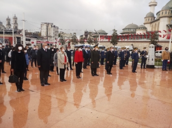 Kktc’Nin 37’Nci Kuruluş Yıl Dönümünde Taksim’De Tören Düzenlendi
