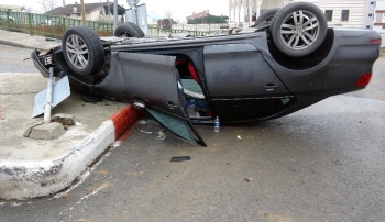 Kontrolden Çıkan Araç Takla Atıp Ters Döndü: 1 Yaralı
