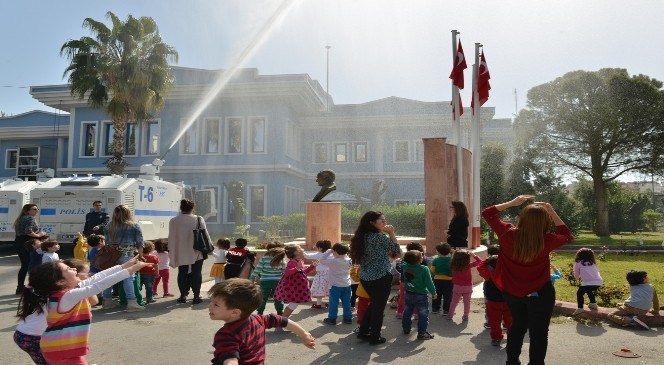 Konyaaltı  Kreşi  Polis  Teşkilatını  Ziyaret  Etti