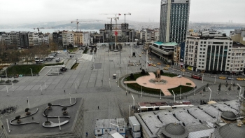 Korona Virüs Salgını Nedeniyle Taksim Ve İstiklal Caddesi Boş Kaldı
