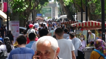 Korona Virüse Rağmen Vatandaşlar Yine Sokaklarda Kalabalık Oluşturdu
