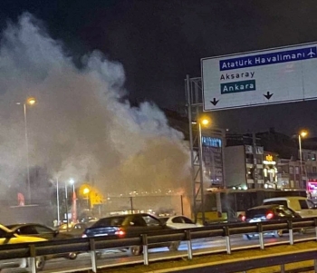 Küçükçekmece’De Metrobüste Korkutan Yangın
